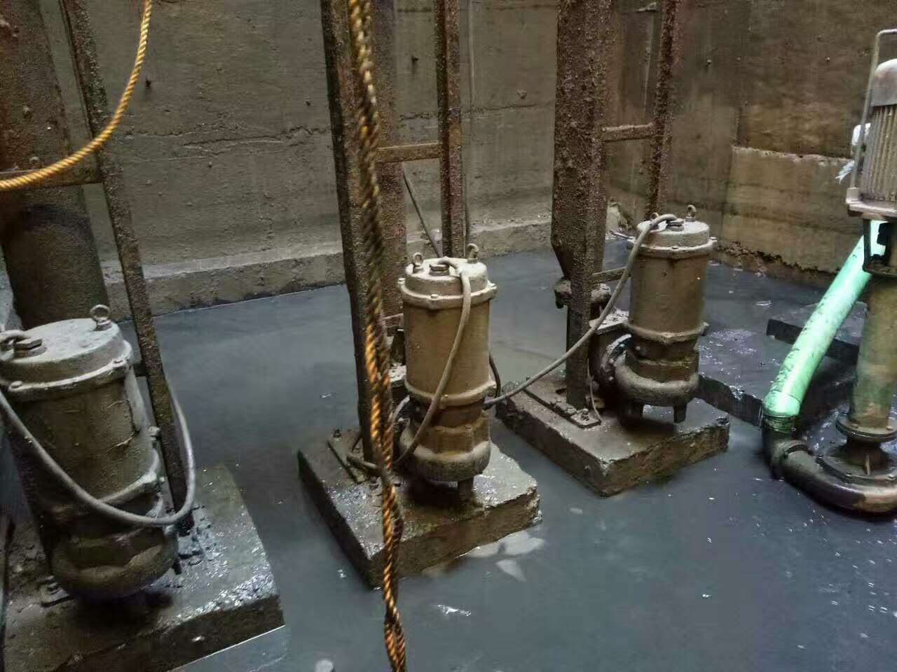 开远污水池清理